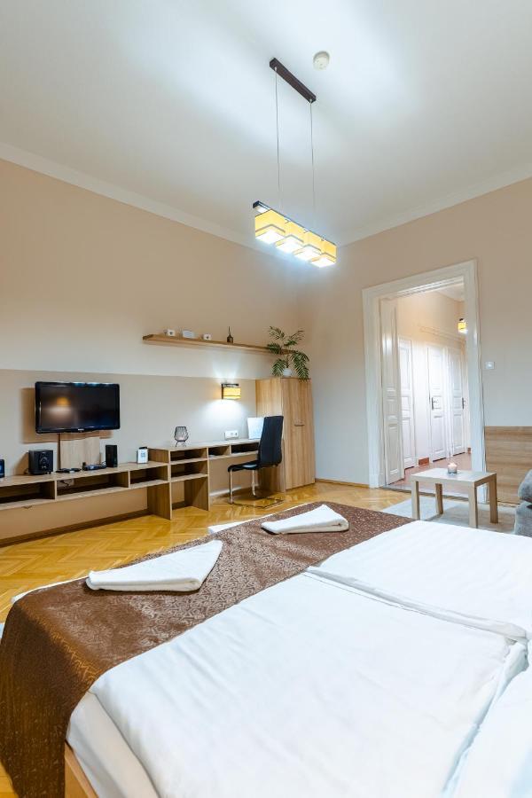 City Center Apartment Debreţin Exterior foto